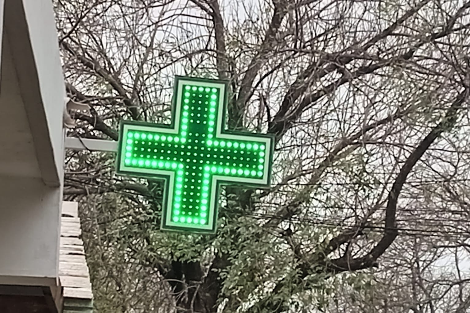 Las farmacias de turno en Funes por si se te amontonaron eventos del finde y te duele la cabeza de antemano